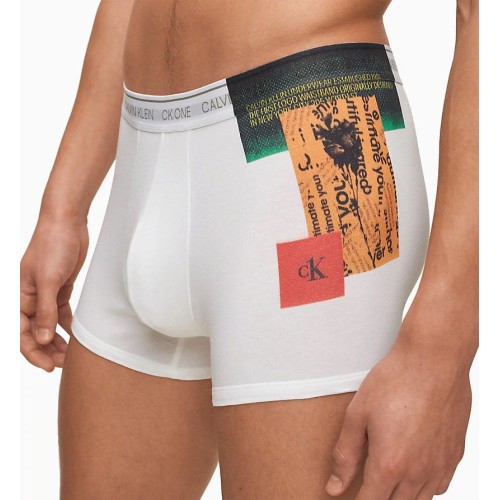 Pánske boxerky Calvin Klein CK ONE Newspaper Placed Print biele